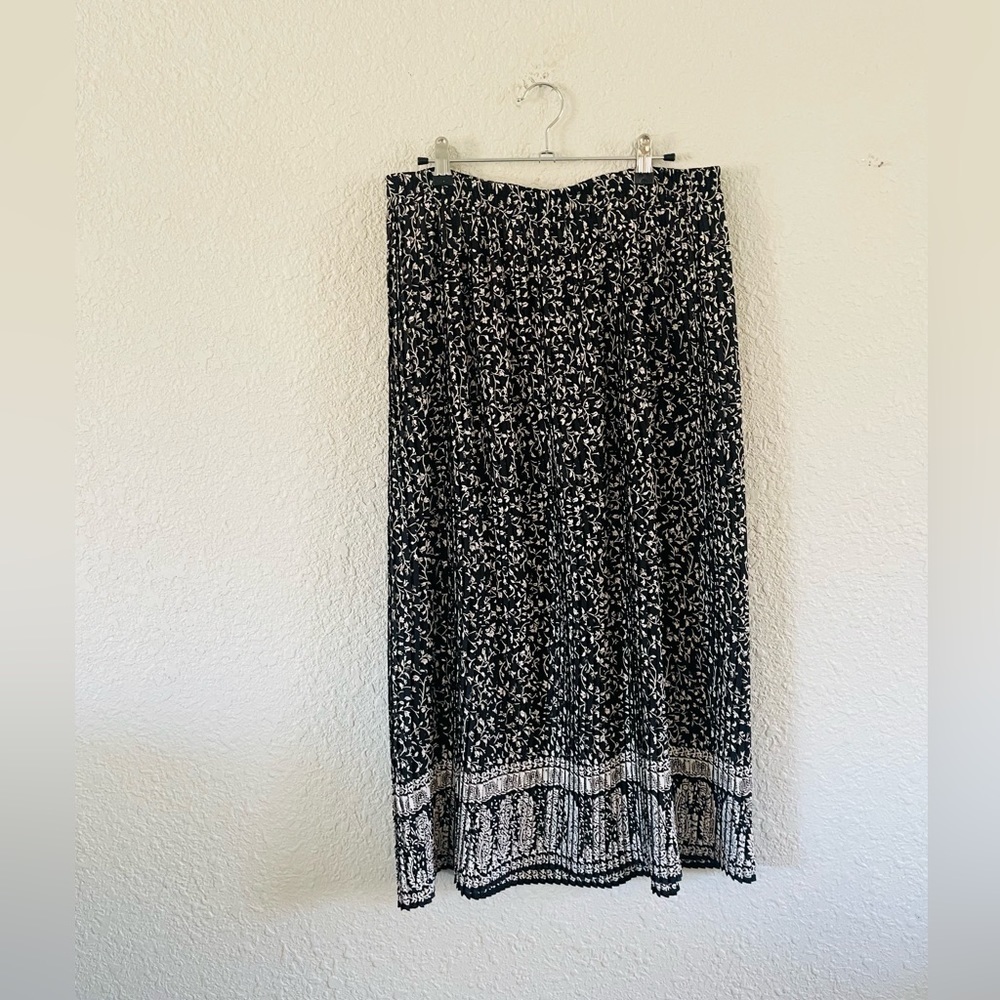 Vintage Black and White Pleated Print Skirt